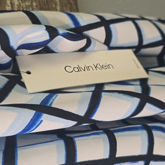 Calvin Klein Blue and Black Hi Lo Plaid Top, Plus Size 2X, NWT - Picture 4 of 5